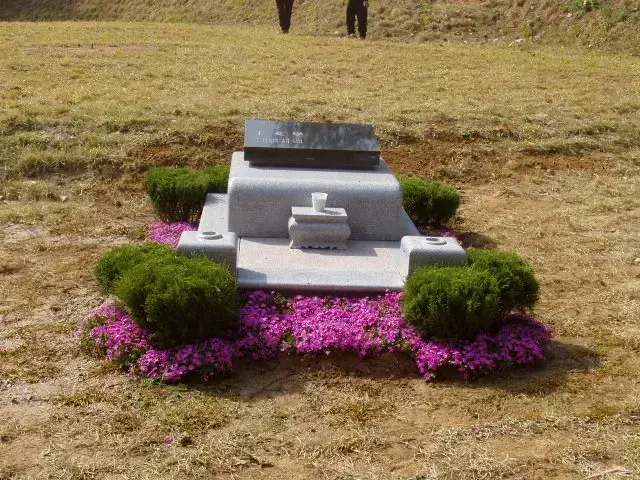 이공 납골묘 이장 공사